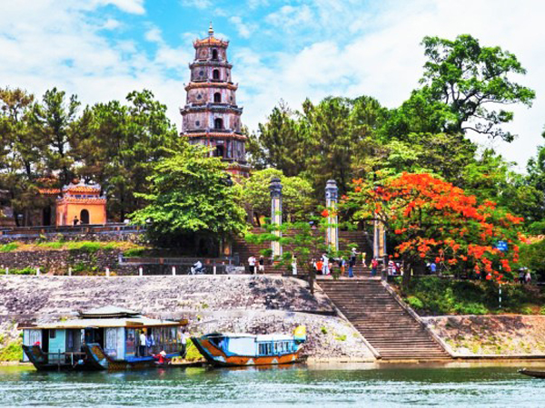 Hue city tour boat and bus 1 day