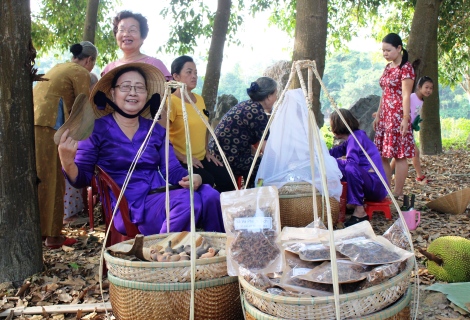 Một gian hàng tại phiên chợ quê