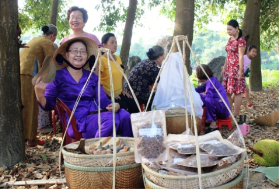 Một gian hàng tại phiên chợ quê